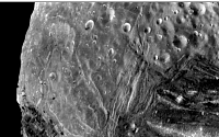 천왕성 프랑켄슈타인 달, 울퉁불퉁 표면 '코로나' 때문 뭐길래?