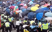 홍콩 민주화 시위, 제2 톈안먼 사태 우려...'우산혁명'으로 불리는 까닭은?