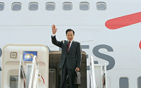 [포토] 태국으로 출국하는 이명박 대통령