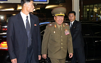 [포토] 북한으로 돌아가는 황병서의 밝은 표정