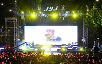 JYJ, 영동대로 콘서트에 5만 명 운집…전세계 팬들 환호