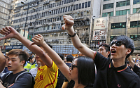 [포토]홍콩 정부 무력 진압 가능성 경고... 성난 시위대