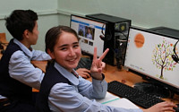 포스코건설, 몽골 학교에 멀티미디어 장비 기증