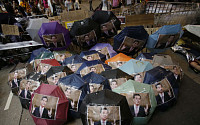 [포토] 홍콩 행정장관 퇴진 요구하는 우산들