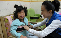 금호렌터카, 장애아동시설에 특수의자 기증