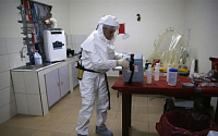 J&amp;J, 에볼라 백신 대량 생산 계획 밝혀...주가 상승