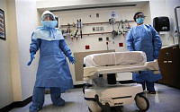美 뉴욕 의사, 에볼라 감염 증상에 격리 조치
