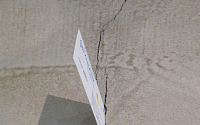 제2롯데월드 누수 안전점검 진단…거짓해명 논란, '디자인'이라던 바닥 균열 시멘트로