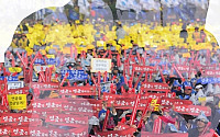 [포토]공무원연금개혁 반대, '주먹쥐고 거리나온 공무원들'