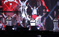 2PM, 중국 북경서 첫번째 단독 공연 개최…7000여 팬들 열광