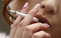 여성 흡연율, 사실은 공식 조사 결과의 두 배 넘어...이유는?