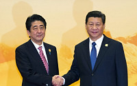 中 시진핑, 박 대통령에겐 환한 웃음·아베 총리에겐 시종일관 무표정