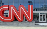 푸틴의 고삐죄기에 CNN `탈 러시아`