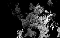 “혜성 탐사로봇 필레, 표면 뚫어 표본 채취 개시”…에너지 부족 우려