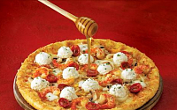 도미노피자, 4가지 치즈 얹은 '올댓치즈 피자' 출시...사이드디쉬 혜택도? '대박'