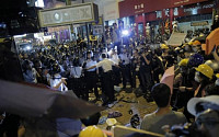홍콩, 반중시위대 바리케이드 철거…80여명 체포