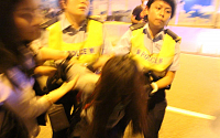 [포토] 홍콩시위대 경찰 충돌... 곤봉ㆍ후추 스프레이 동원