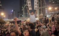 “홍콩 경제, 시위 여파로 침체 시작”