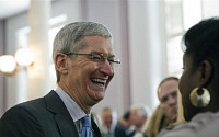 팀 쿡 애플 CEO, 백악관 깜짝 방문…이유는?