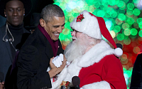 [포토] 오바마 대통령 &quot;산타, 반가워요&quot;