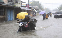 [포토] 태풍 하구핏 필리핀 강타... 물에 잠긴 도로