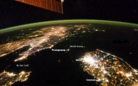 우주정거장에서 찍은 한반도 밤 &quot;정전된 듯한 북한 모습에 가슴 한켠이...&quot;