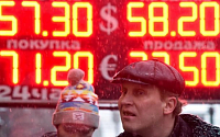 위기의 러시아...유가 급락에 루블화 가치 사상 최저