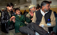 파키스탄 탈레반 테러 사망자, 당초 141명에서 148명으로 늘어…강당서 무차별 총격