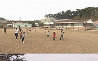 ‘헬로 이방인’ 강남, 점심시간 즉석 축구 경기서 깜짝 실력 공개