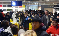 이케아 개장, 가격+일본해 지도 논란에도…오전 1000명 방문 '북적'
