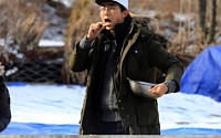 ‘삼시세끼’ 옥택연, 천진난만하게 간식 먹방 “2PM 카리스마는 어디로”