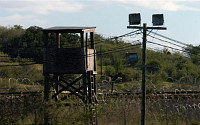 오바마, 쿠바 관타나모 폐쇄작업 ‘박차’…“수감자 64명 이송협상 진행 중”