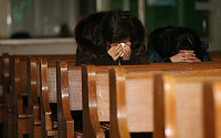 에어아시아 잔해 발견, 시신 속속 발견 소식에…여수제일교회 '무거운 침묵만'