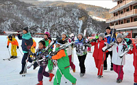 [포토] 북한 마식령스키장 개장... 스키 타는 주민들