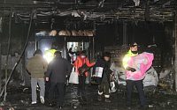 [포토]의정부 아파트 화재사고, '생필품 챙겨 나오는 주민들'