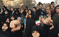 [포토] 이란서 '샤를리 에브도' 규탄 시위... 구호 외치는 시민들