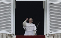 교황, 노숙자 위해 로마에 샤워장ㆍ이발소 마련