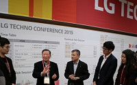 구본무 회장, LG 테크노 컨퍼런스서 R&amp;D인재 찾기 나서