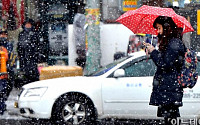 [포토]우산은 봄이지만 아직은 겨울