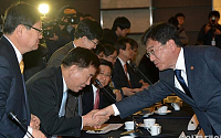 [포토]'주요기업 투자간담회' 참석한 '윤상직 산업통상자원부 장관'