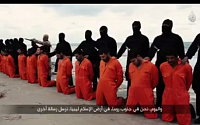 [포토] IS, 이집트인 21명 참수 동영상 공개... 무릎 꿇고 있는 이집트인들