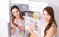 대우일렉 국내최초 화장품 보관 양문형 냉장고 출시