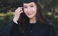 [포토] '소녀시대' 윤아, 수줍게 웃으며 &quot;저 오늘 졸업해요&quot;