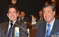 [포토] 밝은 표정의 정용진 부회장ㆍ이만득 회장