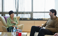 [포토] 리퍼트 대사 병문안 하는 박근혜 대통령