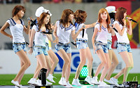 [포토] 그라운드에 나타난 소녀시대