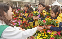 [포토] 산림 소중함 알리는 '2015 희망의 나무 나누기' 행사