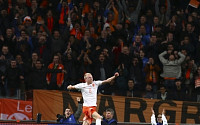 ‘히딩크 호’ 네덜란드, 스페인 2-0 격침…데 브리ㆍ클라센 한 골씩
