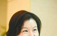 ‘휴대폰 유리 여왕’ 저우췬페이, 알바녀에서 중국 新 여성부호로 등극