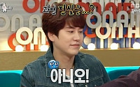 '라디오스타' 규현, 일반인 여자친구 있나?…거짓말탐지기에 '들통'